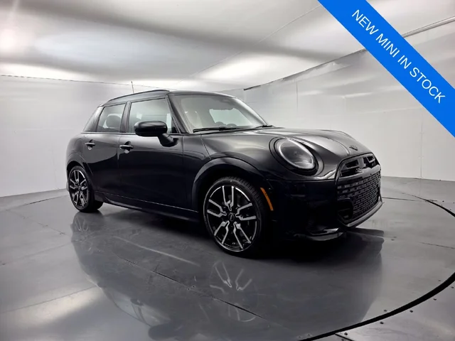 2026 MINI 4 Door Iconic