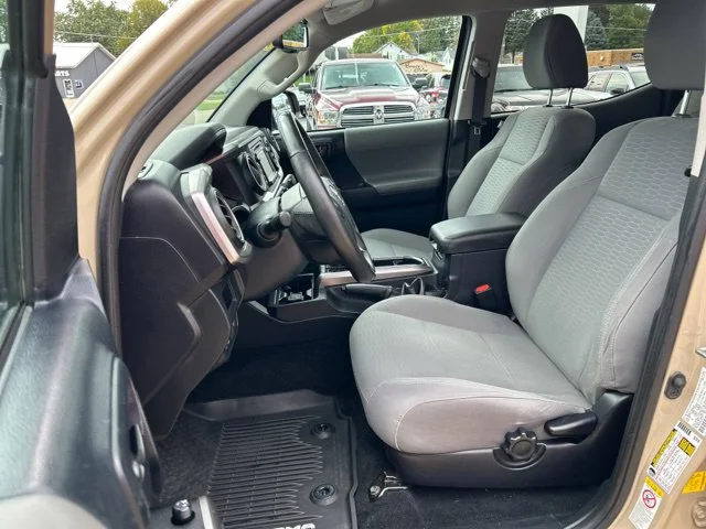 Used 2019 Quicksand Toyota SR5 image 26