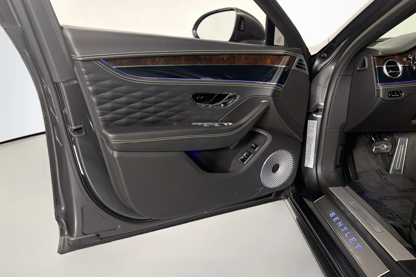 Used 2021 GRAY Bentley W12 image 24