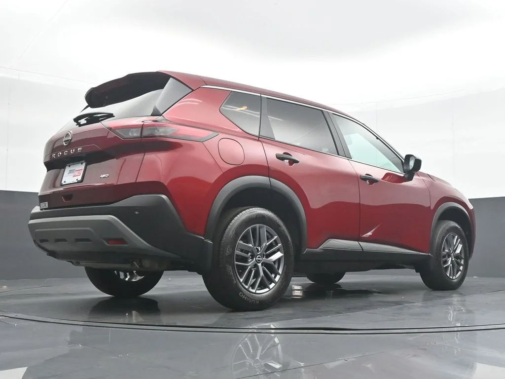 Used 2023 Red Nissan S image 38