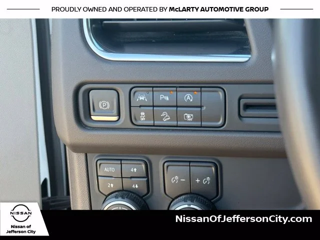 Used 2023 White Chevrolet Z71 image 32
