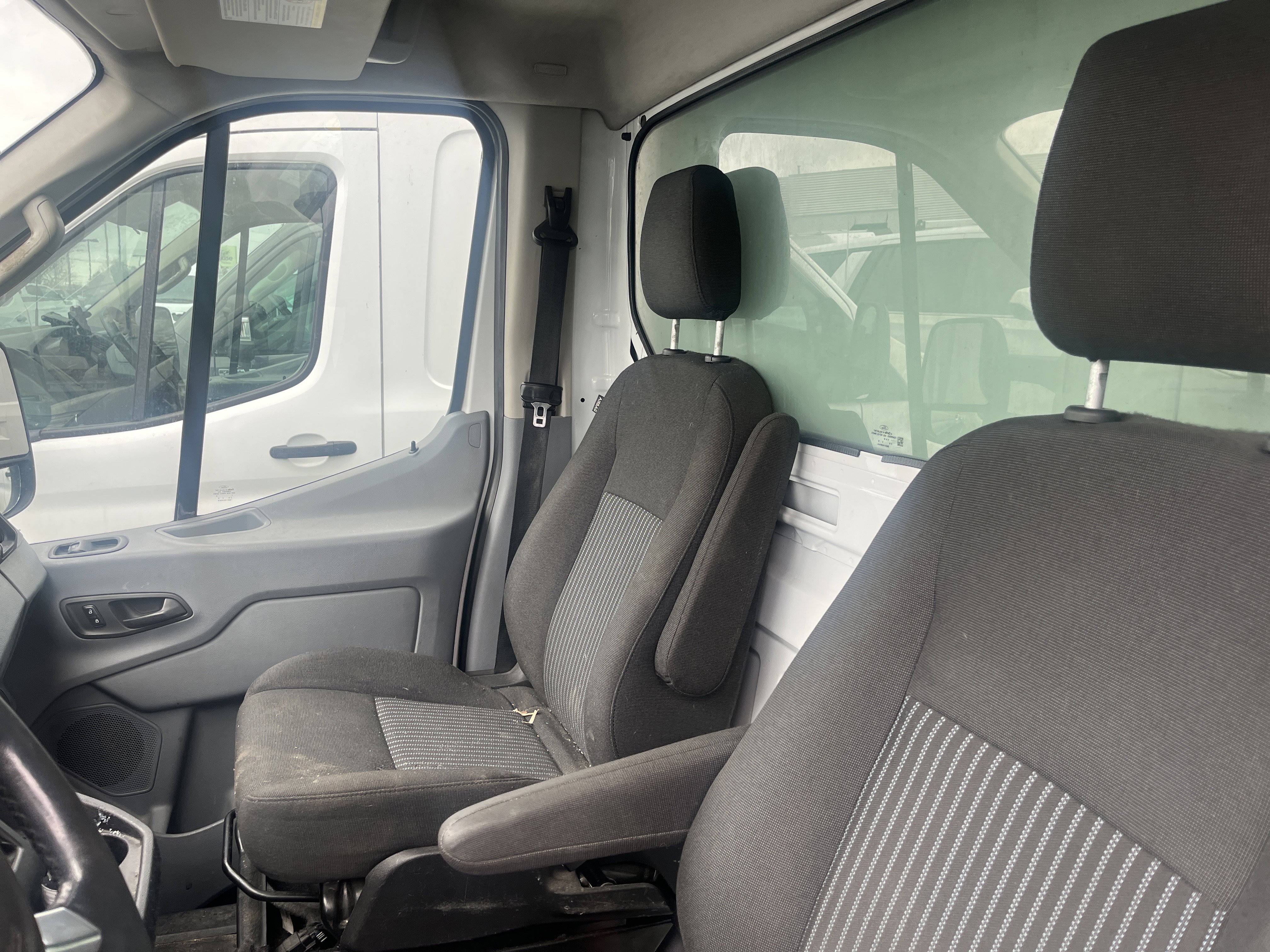 Used 2016  Ford T350HD image 12