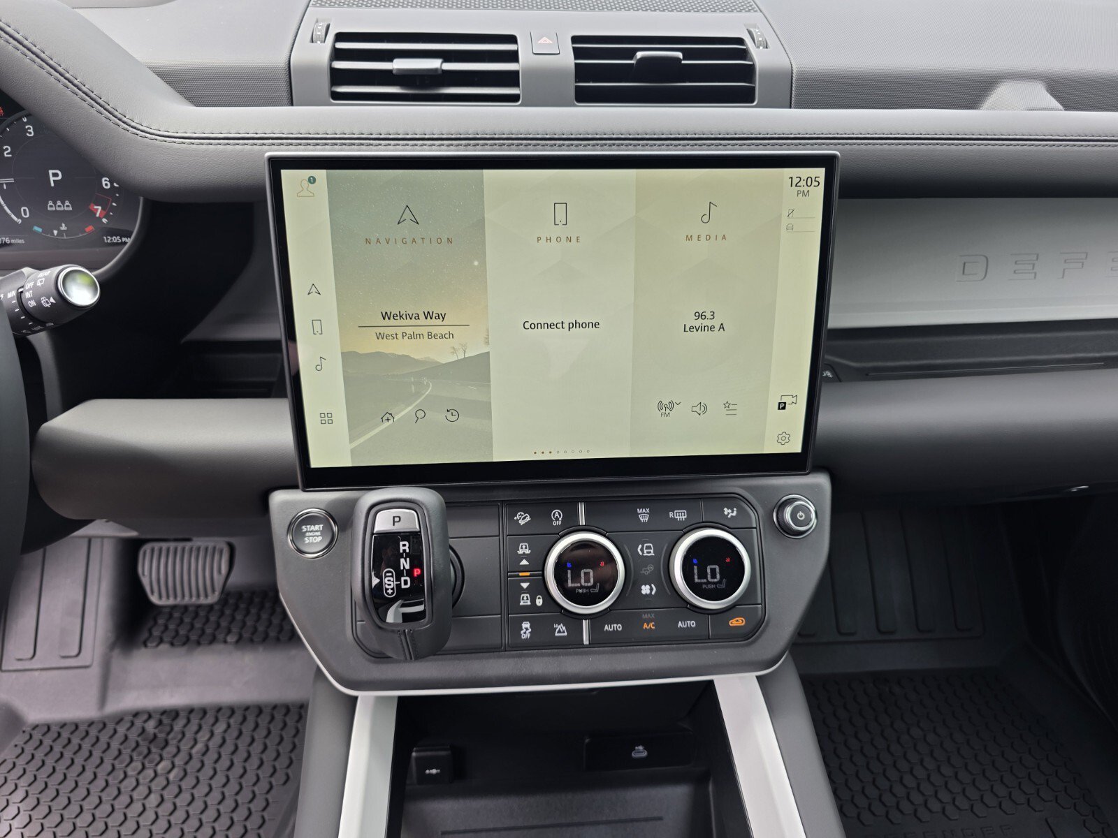 New 2026 Fuji White Land Rover P400 X-Dynamic SE image 16