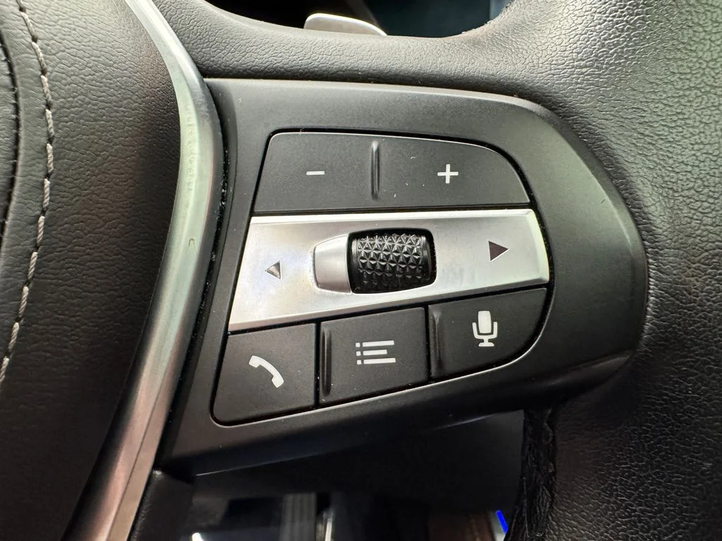 Used 2022 White BMW xDrive40i image 16