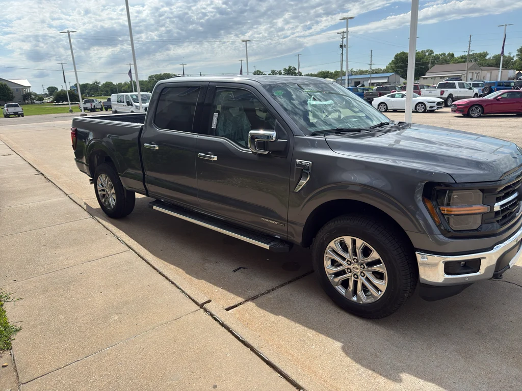 New 2026 Carbonized Gray Metallic Ford XLT image 5