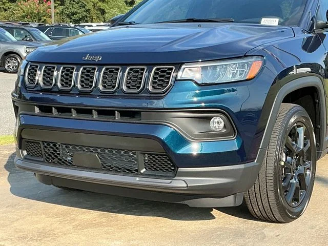 New 2026 Fathom Blue Pearl-Coat Exterior Paint Jeep Latitude image 10
