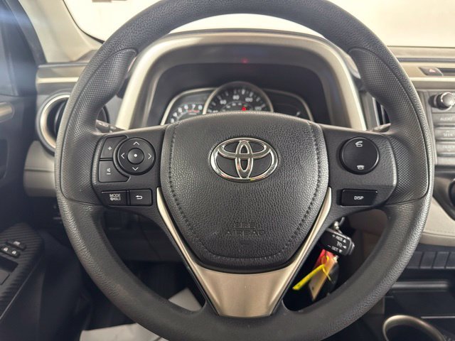 Used 2013 Green Toyota LE image 17