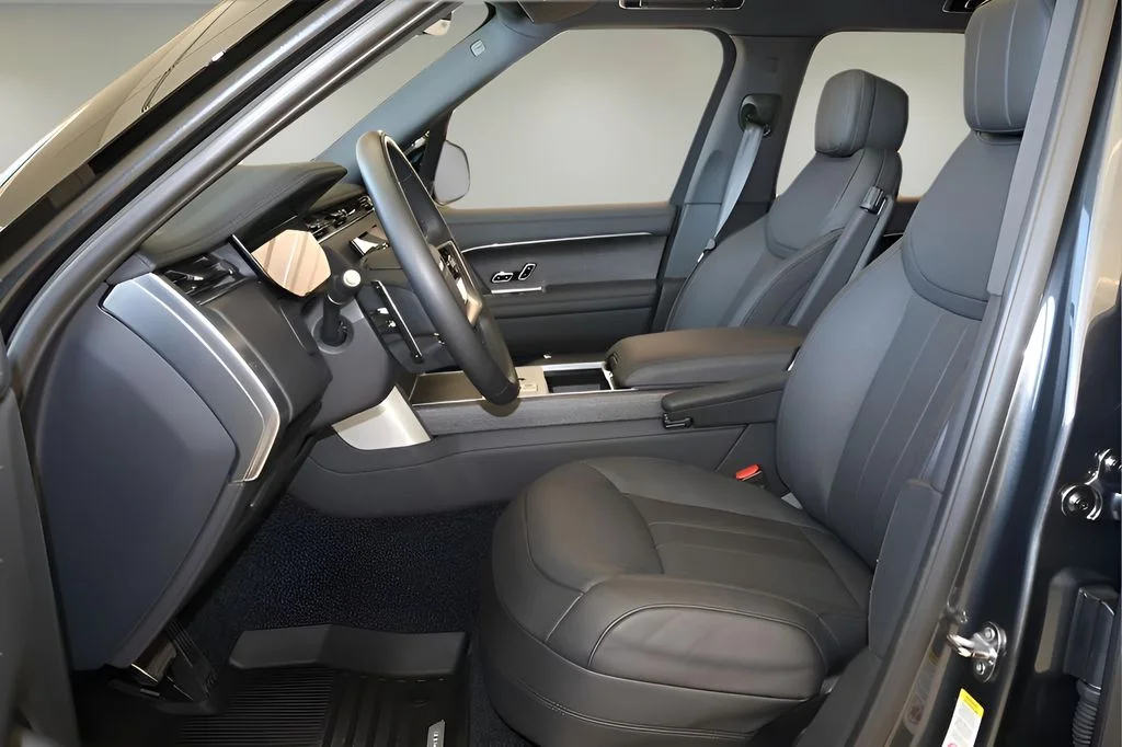 New 2025 Carpathian Grey Land Rover SE image 8