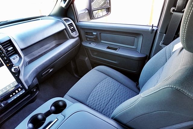 New 2026 Granite Crystal Metallic Clear-Coat Exterior Paint RAM Tradesman image 25