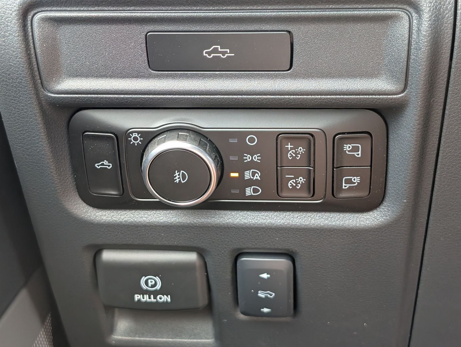 New 2026 Iconic Silver Metallic Ford Lariat image 27
