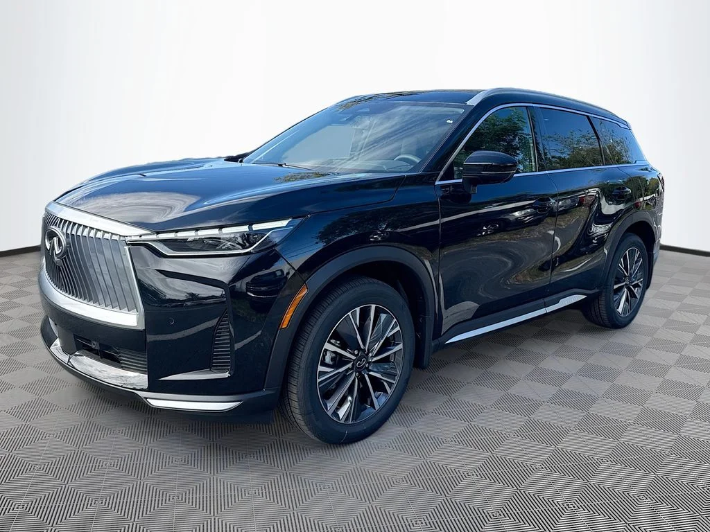 Certified Used 2026 Black INFINITI LUXE image 4