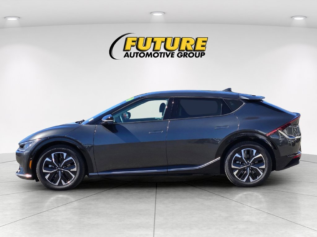 Used 2023 Gray Kia Wind image 7