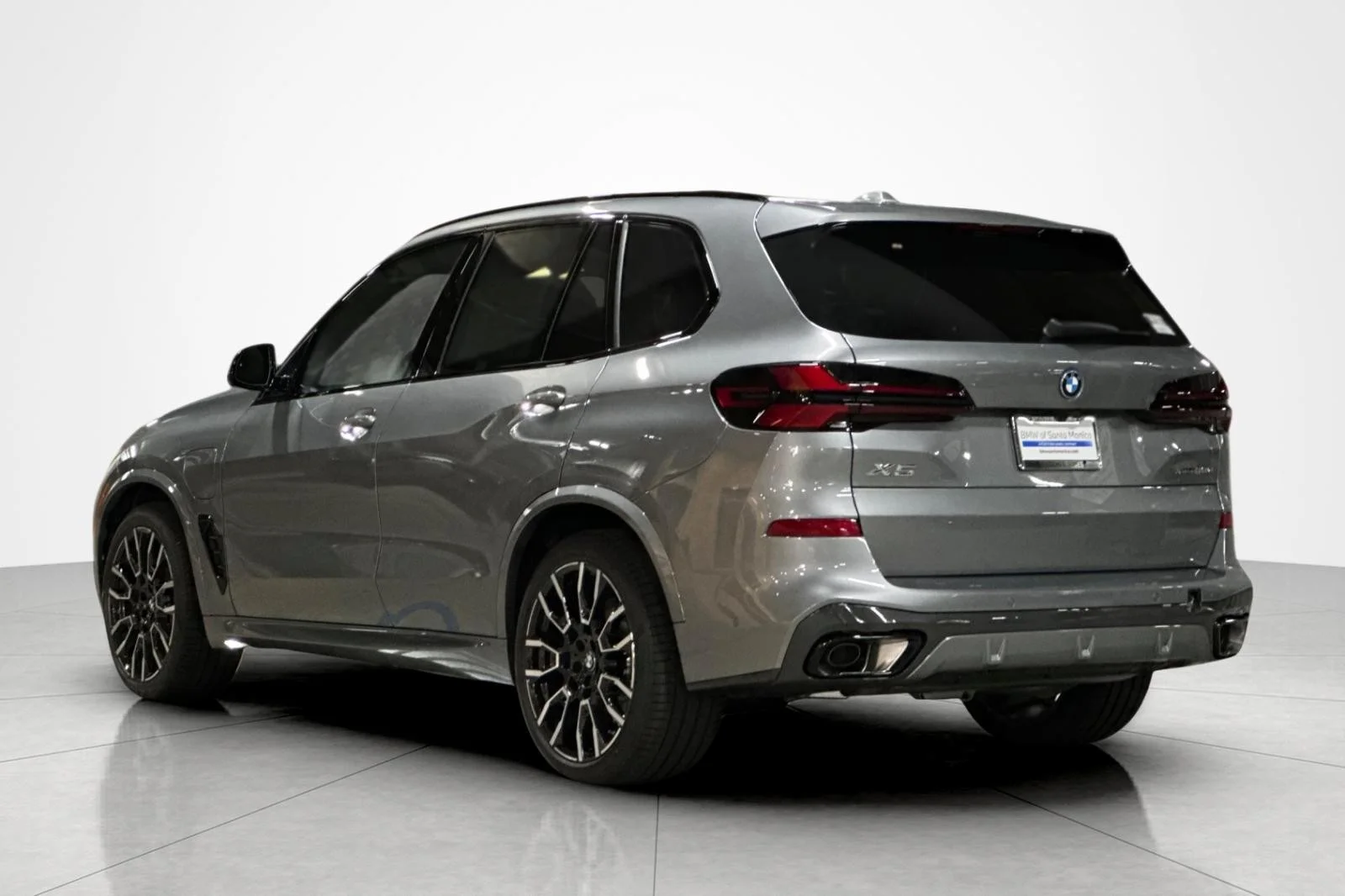 New 2026 Skyscraper Grey Metallic BMW xDrive50e image 3