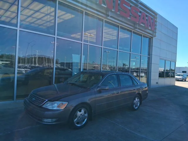 Used 2003  Toyota XLS image 2