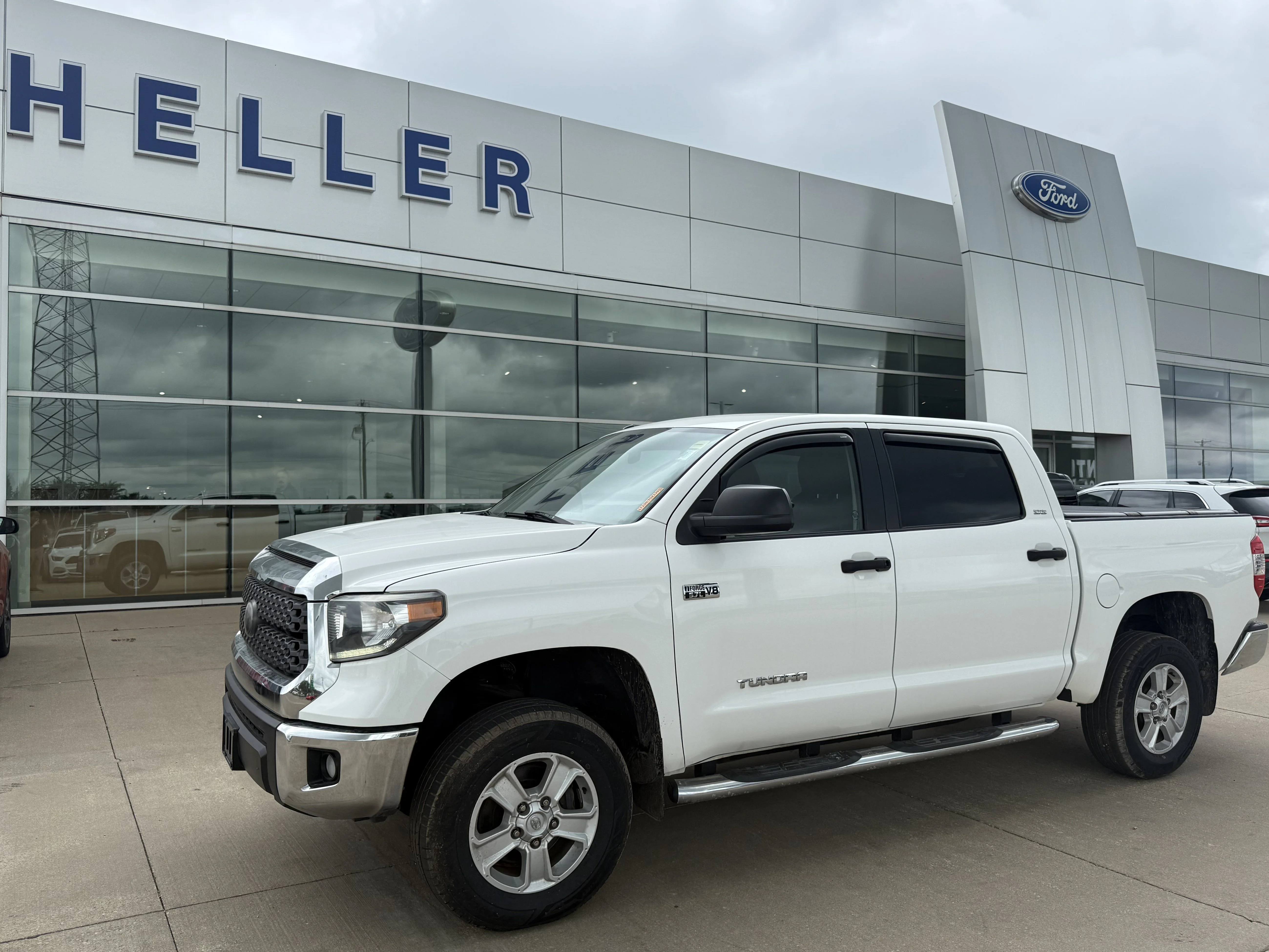 Used 2018 White Toyota SR5 image 3