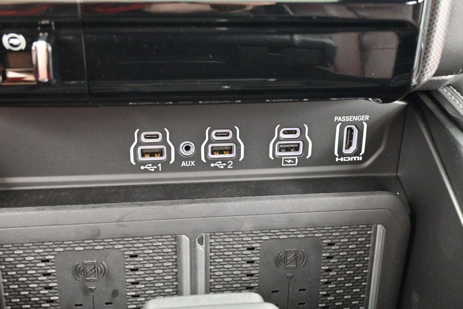 Used 2025 White Ram Limited image 24