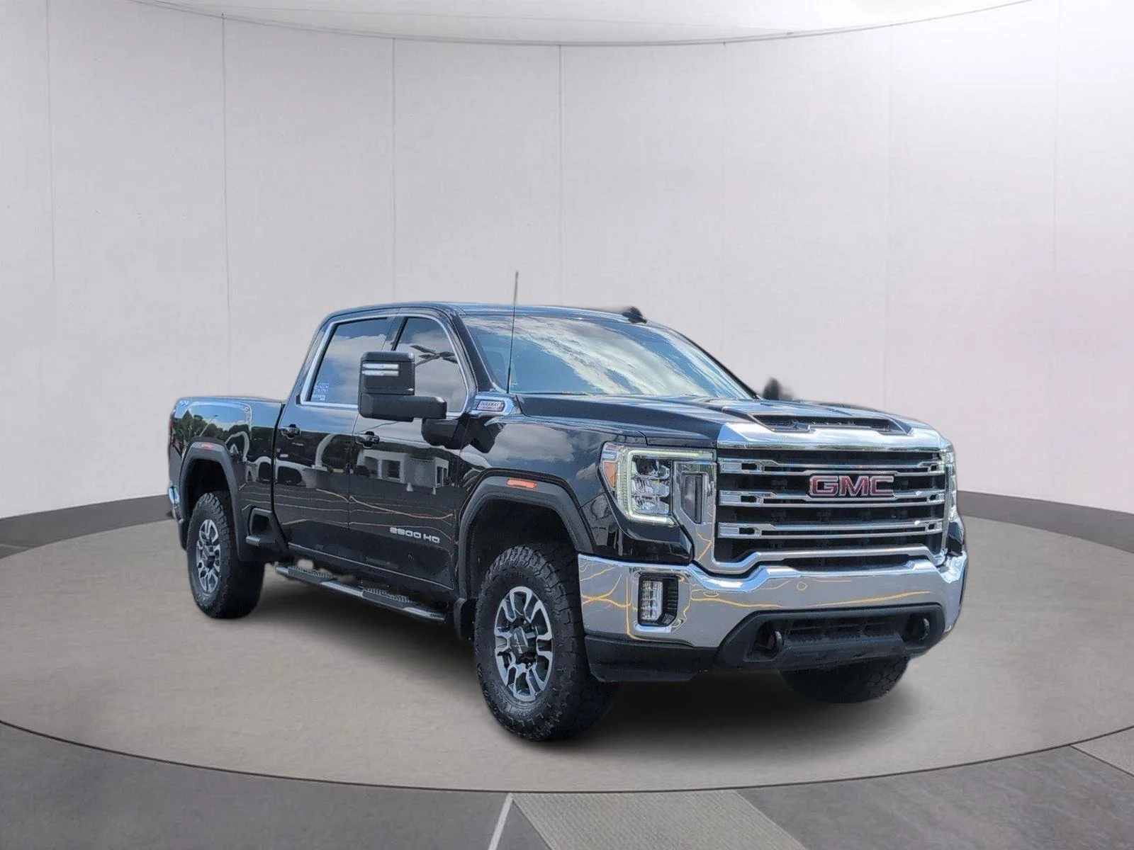 Used 2022 Onyx Black GMC SLE image 9