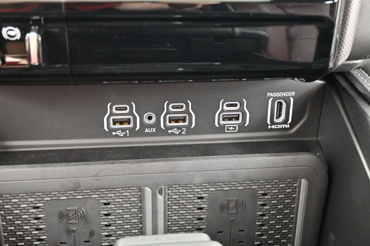 Used 2025 White Ram Limited image 24