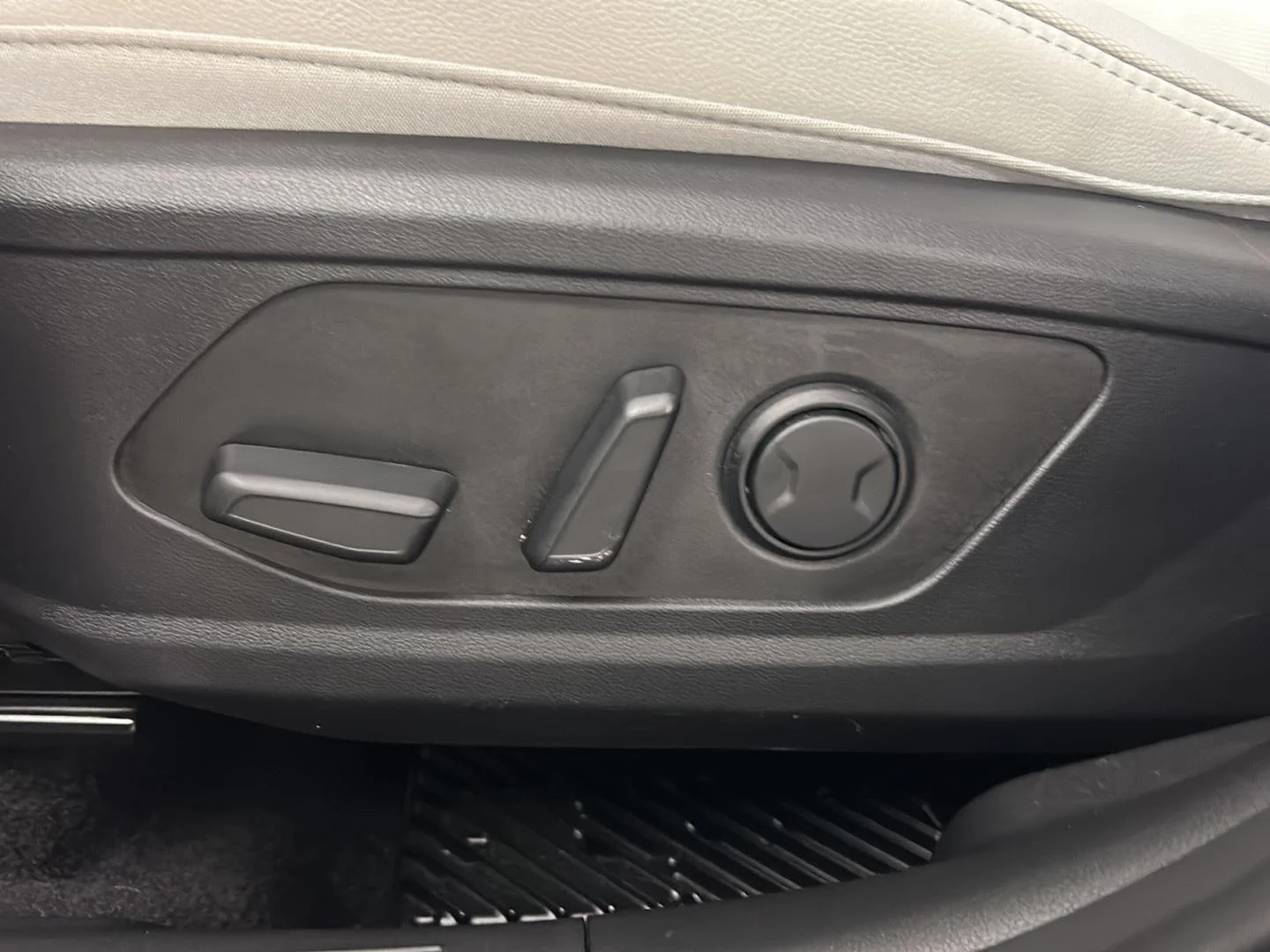 Used 2025 Ash Black Hyundai Limited image 16