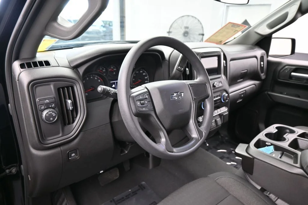 Used 2025 Black Chevrolet Custom image 10