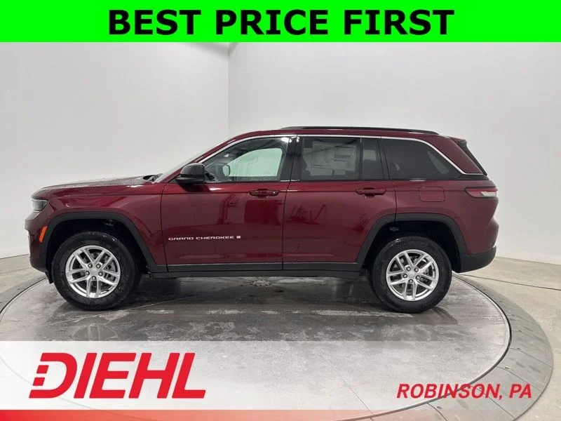 New 2026 Velvet Red Pearl-Coat Exterior Paint Jeep Laredo X image 4