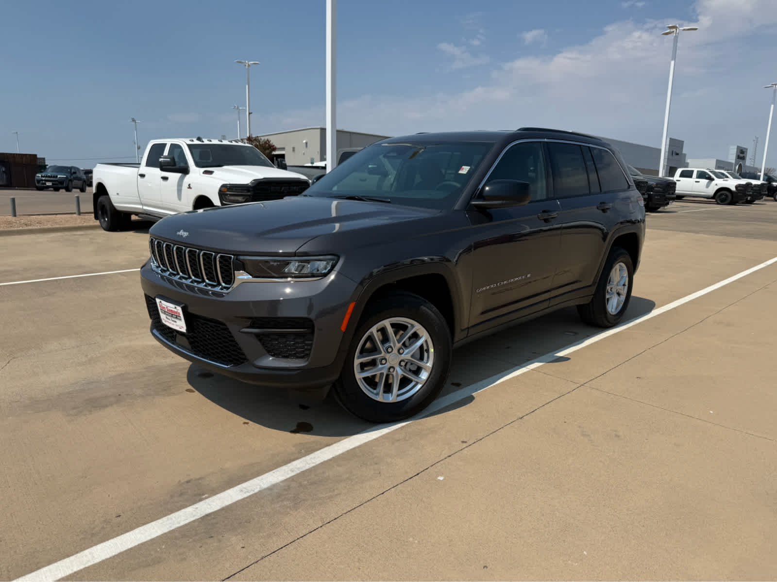 New 2026 Baltic Gray Metallic Clear-Coat Exterior Paint Jeep Laredo image 2