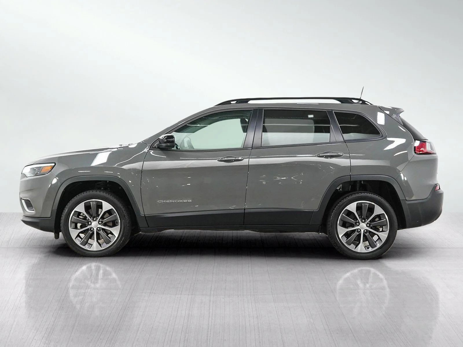 Used 2022 Jeep Cherokee Limited with VIN 1C4PJMDX2ND550651 for sale in Hopkins, Minnesota