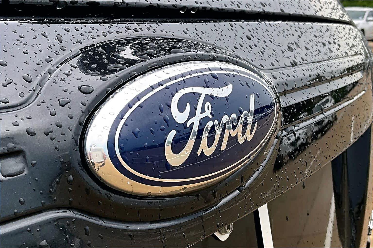 Used 2013 Tuxedo Black Metallic Ford SEL image 29