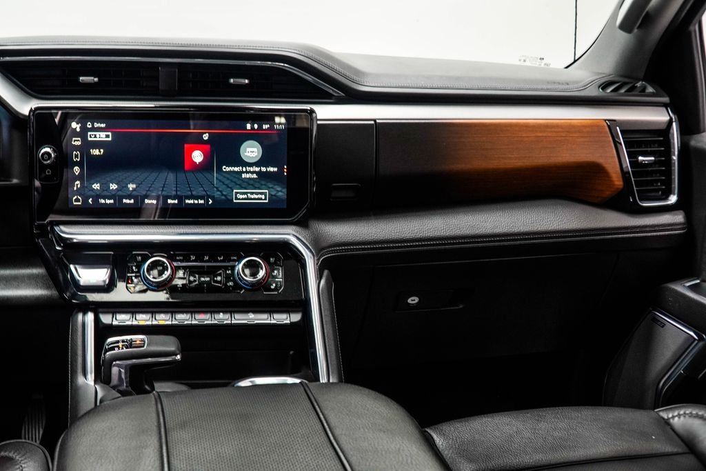 Used 2025 White GMC Denali image 17
