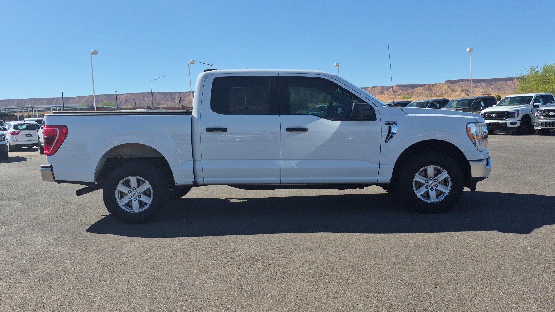 Used 2022 Oxford White Ford XLT image 2