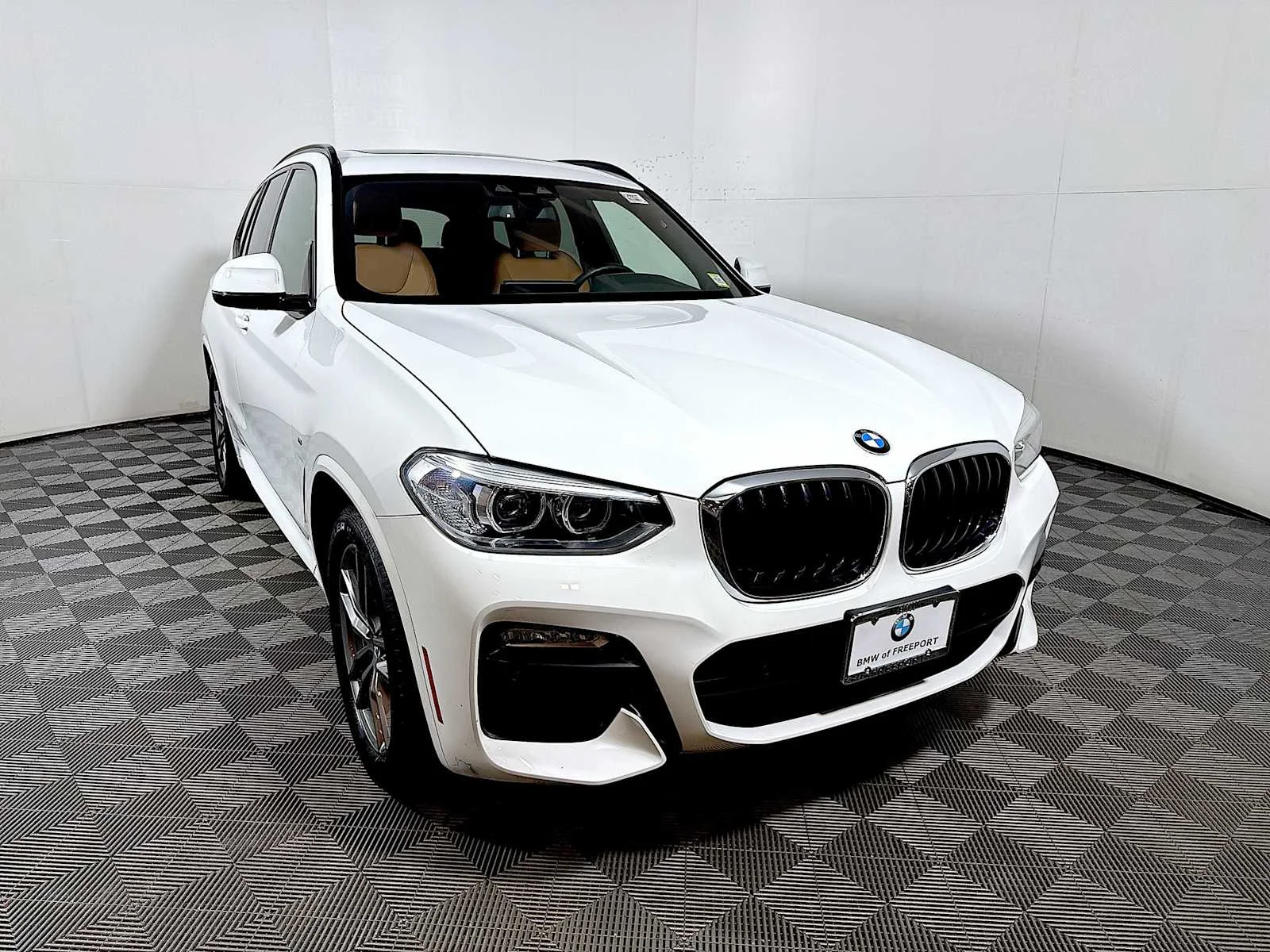 Used 2019 Alpine White BMW xDrive30i image 2