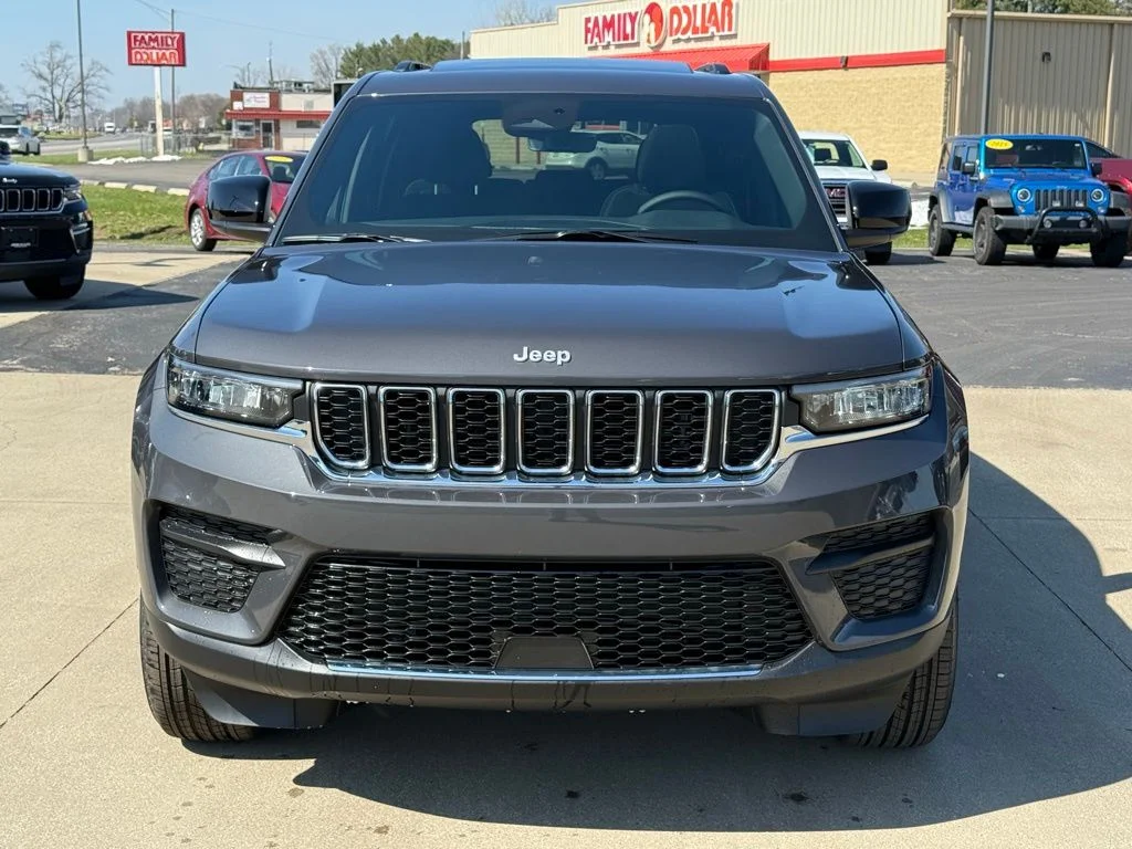 New 2026 Baltic Gray Metallic Clear-Coat Exterior Paint Jeep Laredo image 2