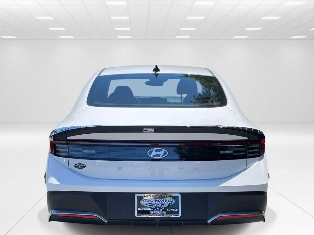 New 2026 White Hyundai SE image 5