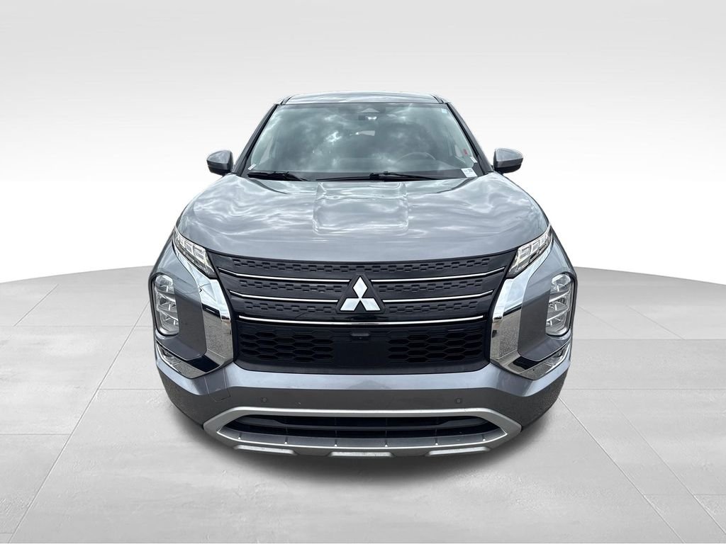 Used 2022 Gray Mitsubishi SE image 8