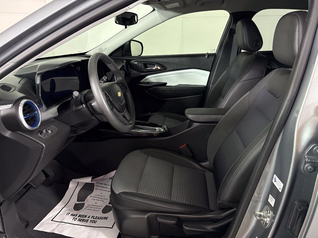 Used 2024 Gray Chevrolet LT image 18