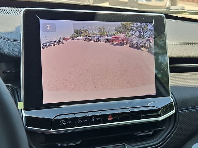 New 2026 Bright White Clearcoat Jeep Latitude image 16