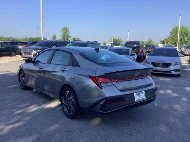 2025 Hyundai Elantra SEL - Photo 7