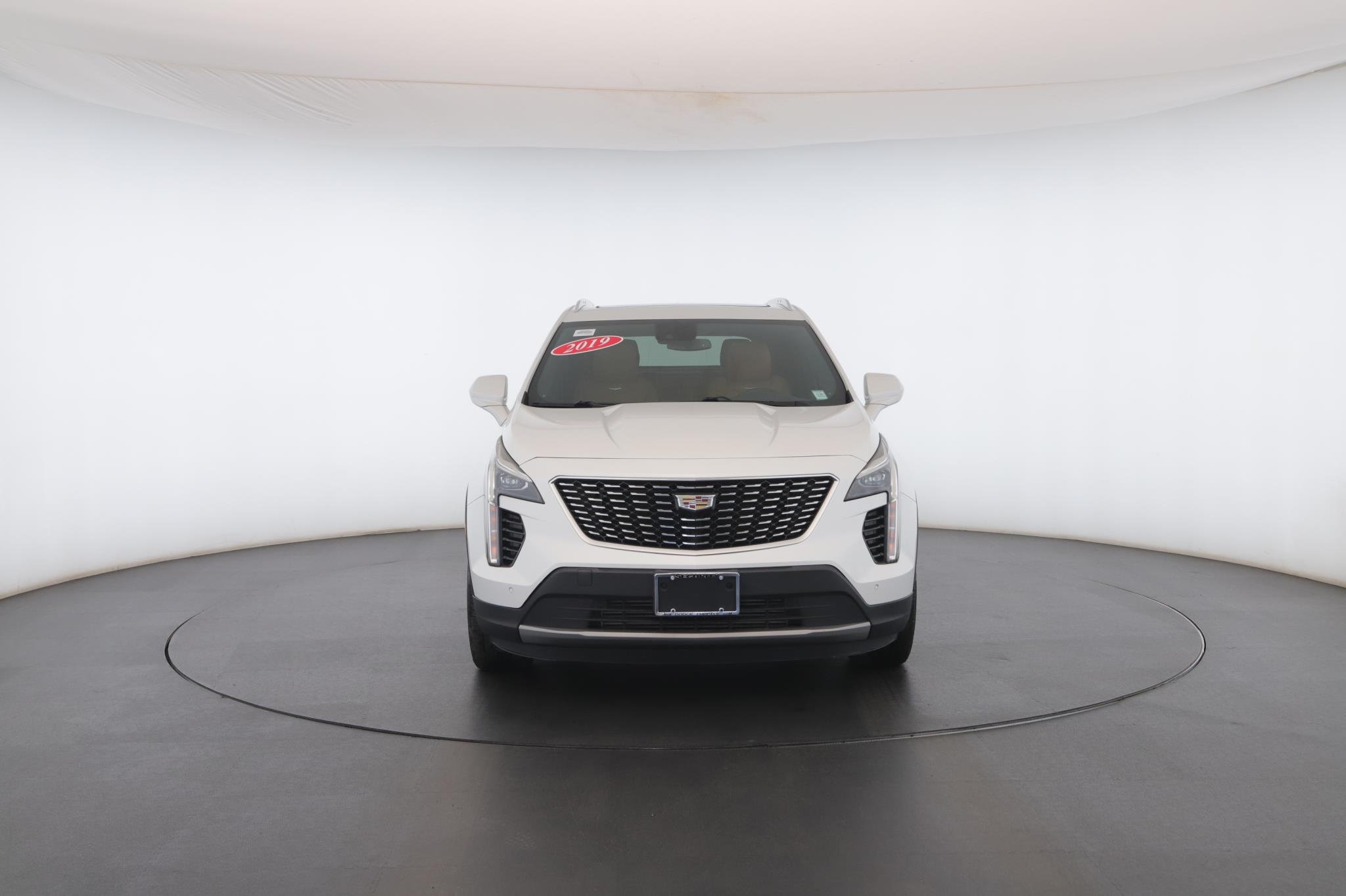 Used 2019 Crystal White Tricoat Cadillac Premium Luxury AWD image 25