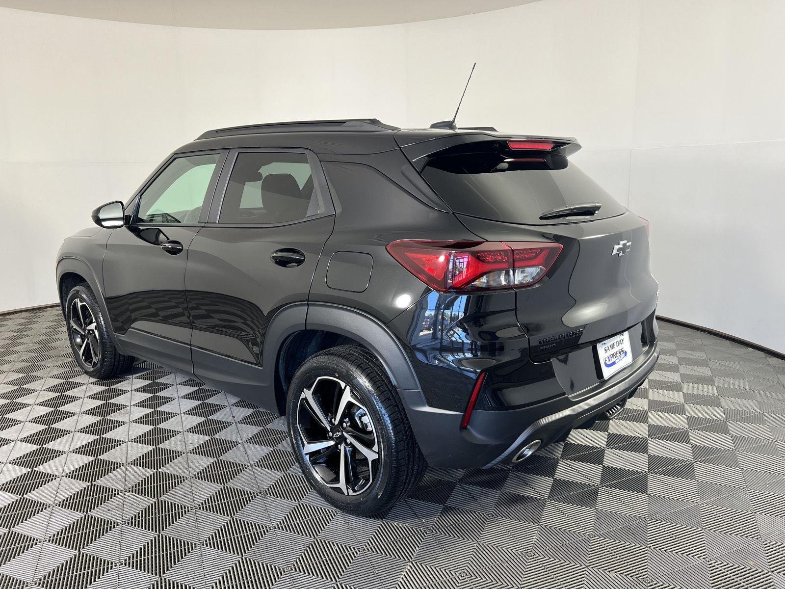Used 2023 Mosaic Black Metallic Chevrolet RS image 26