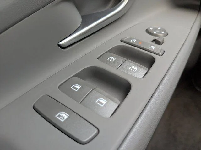 2025 Hyundai Elantra SEL - Photo 44