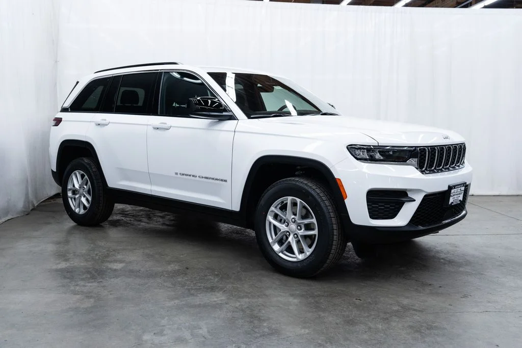 2026 Jeep Grand Cherokee Laredo X 4x4's photo
