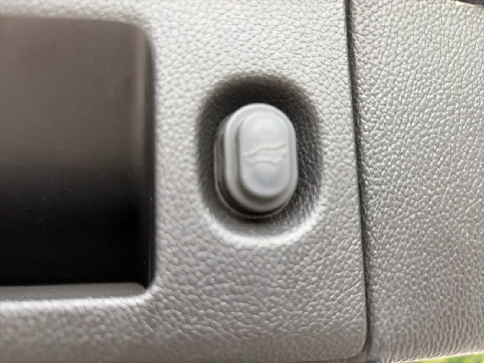 Used 2019 Shadow Gray Metallic Chevrolet Premier image 29