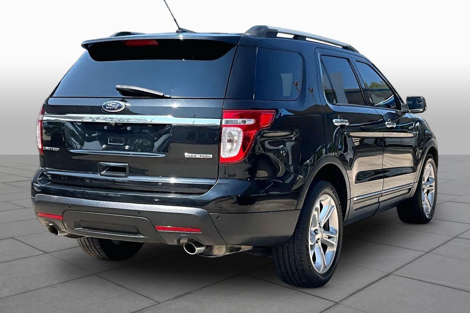Used 2014 Tuxedo Black Metallic Ford Limited image 13