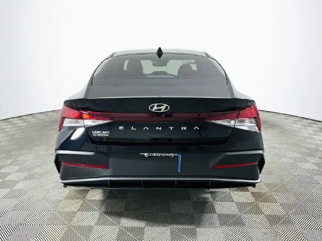 New 2026 Black Hyundai SE image 4