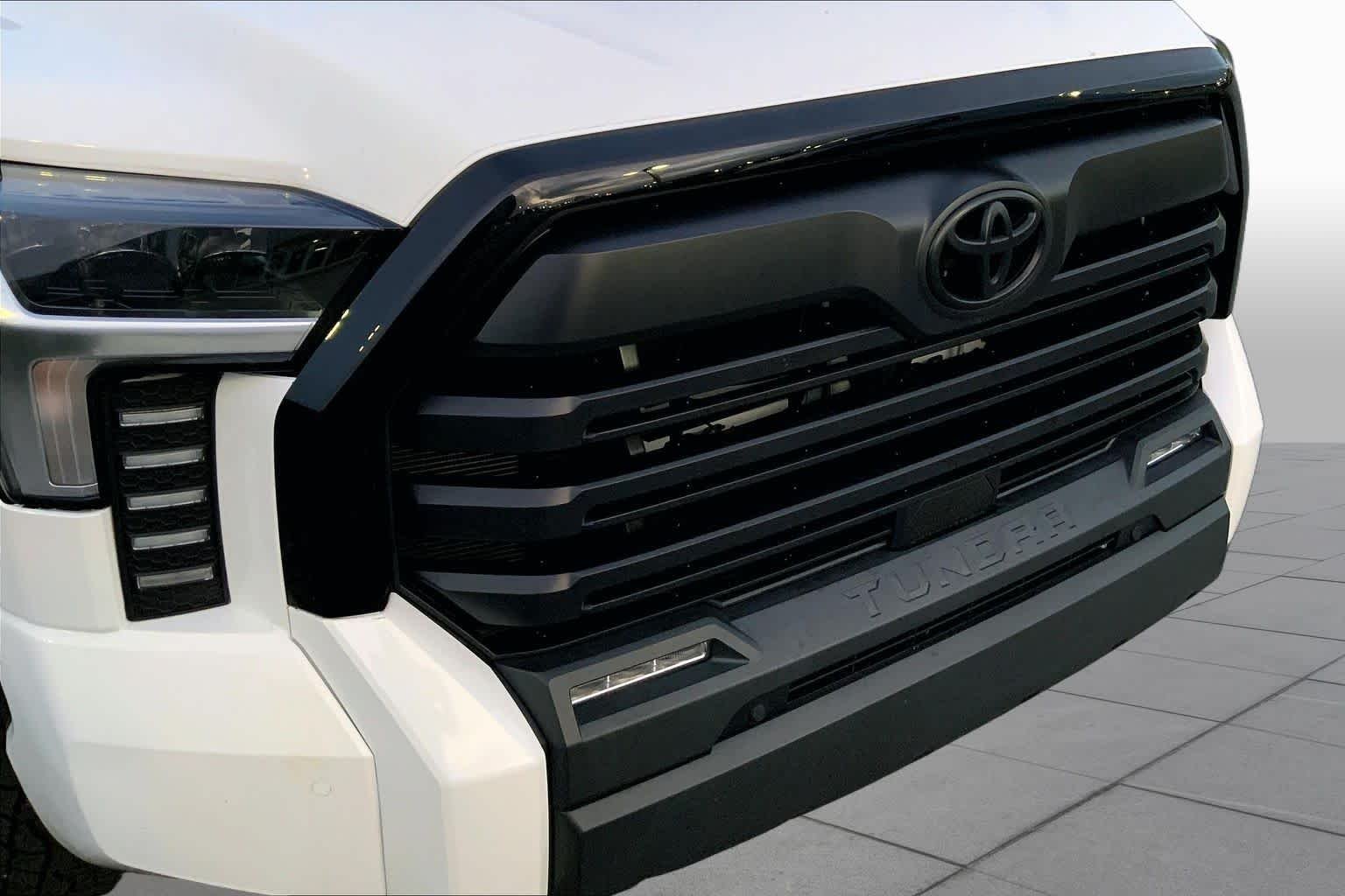 Used 2023 Ice Cap Toyota SR5 image 27