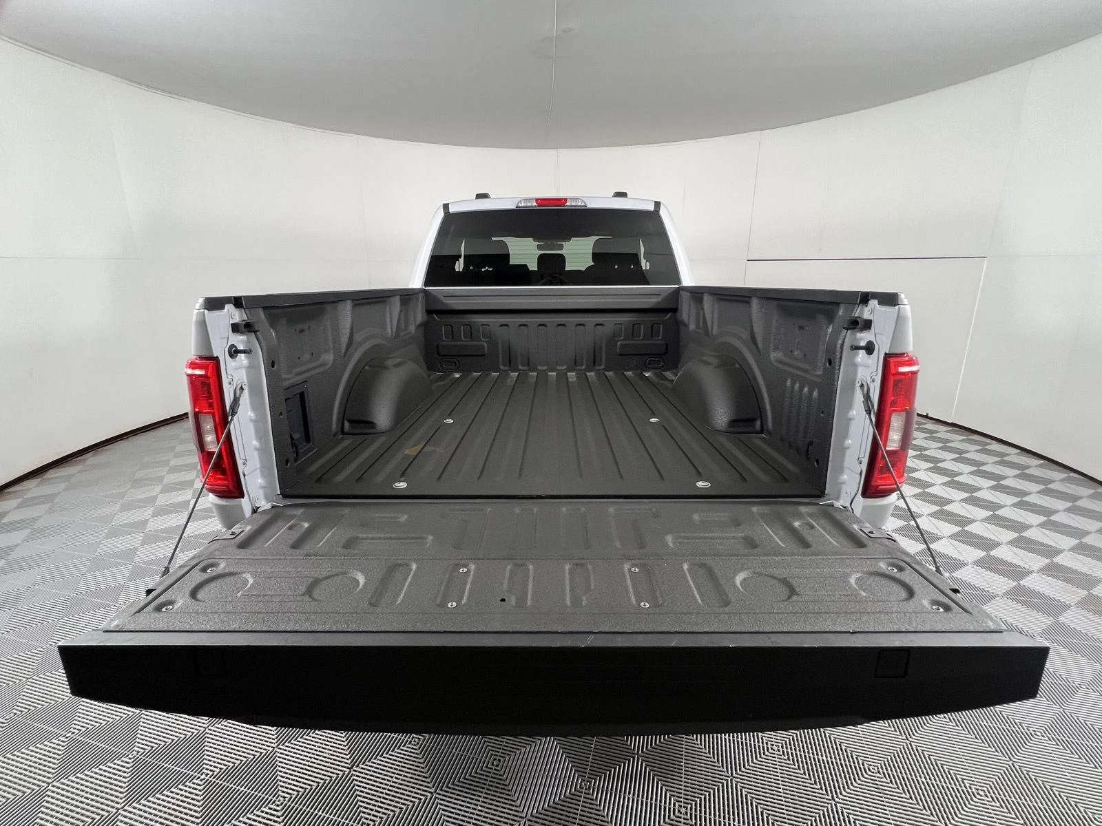 Used 2021 Space White Ford XLT image 21