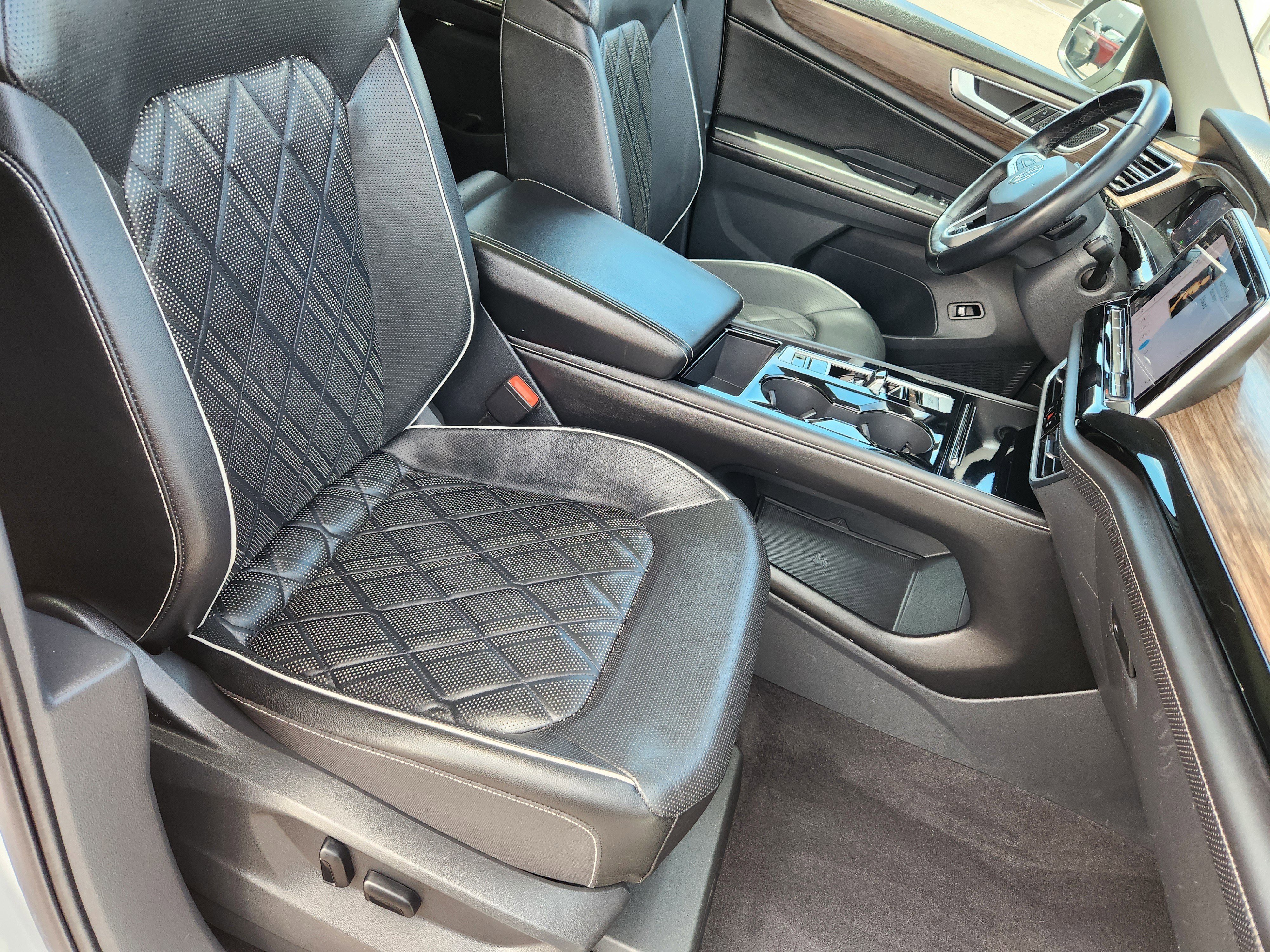 2024 Volkswagen Atlas SEL Premium R-Line - Photo 11