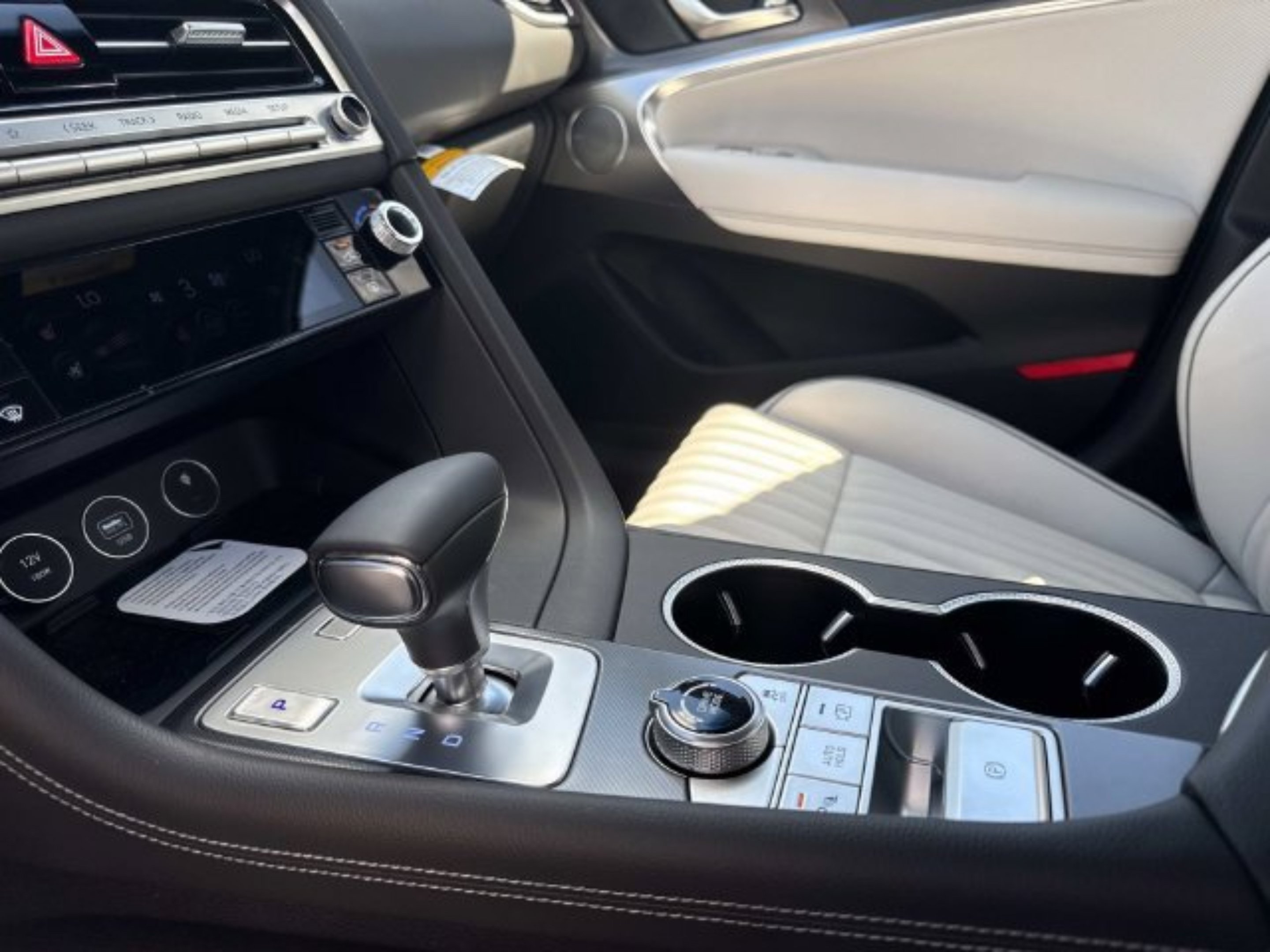 New 2027 Uyuni White Genesis 2.5T Sport Prestige image 21