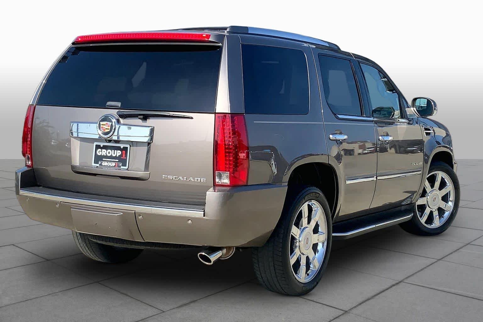 Used 2014 Mocha Steel Metallic Cadillac Luxury image 11