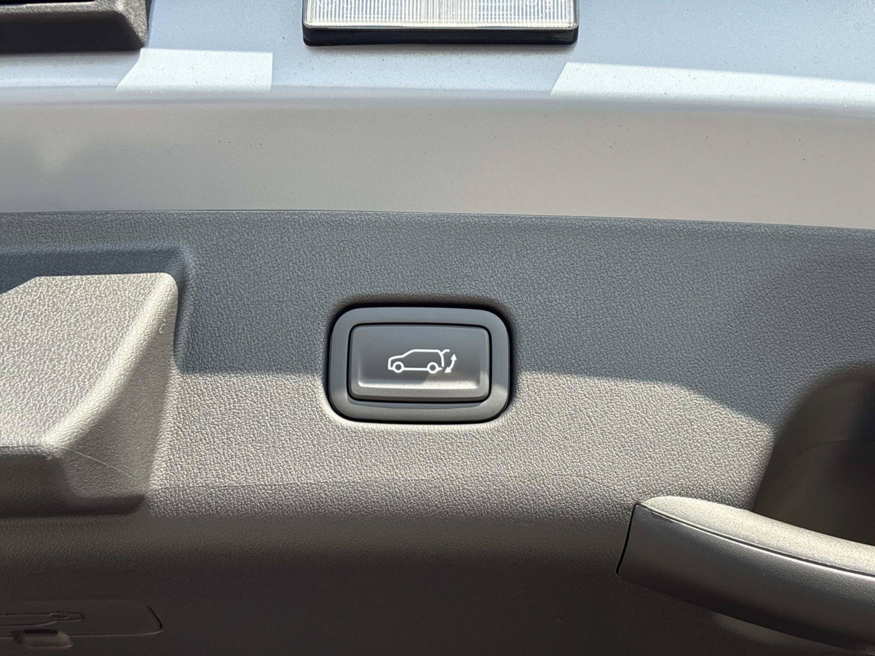 New 2027 Pale Gray Kia EX image 10
